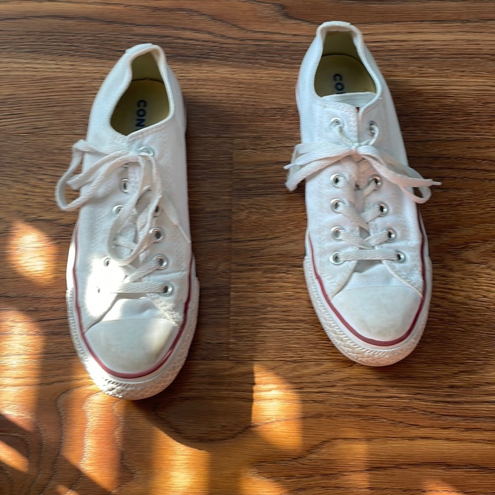 original white low top converse! womens 9